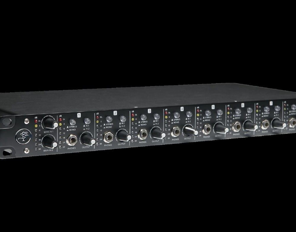 Mackie-M800